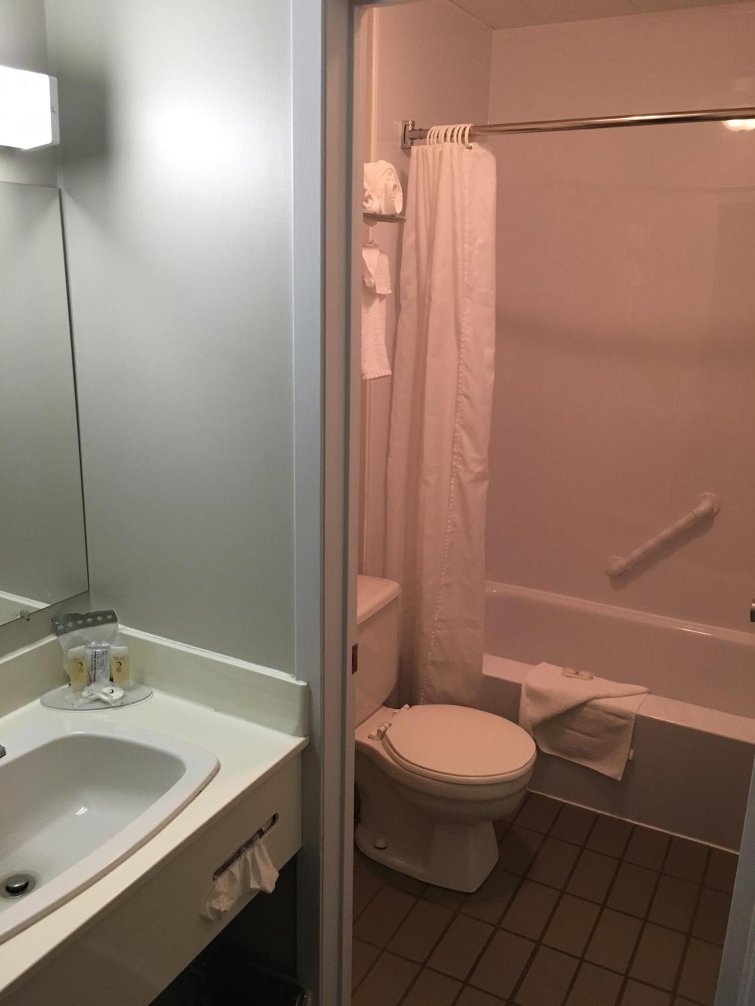 Fairway Inn Съсекс Стая снимка