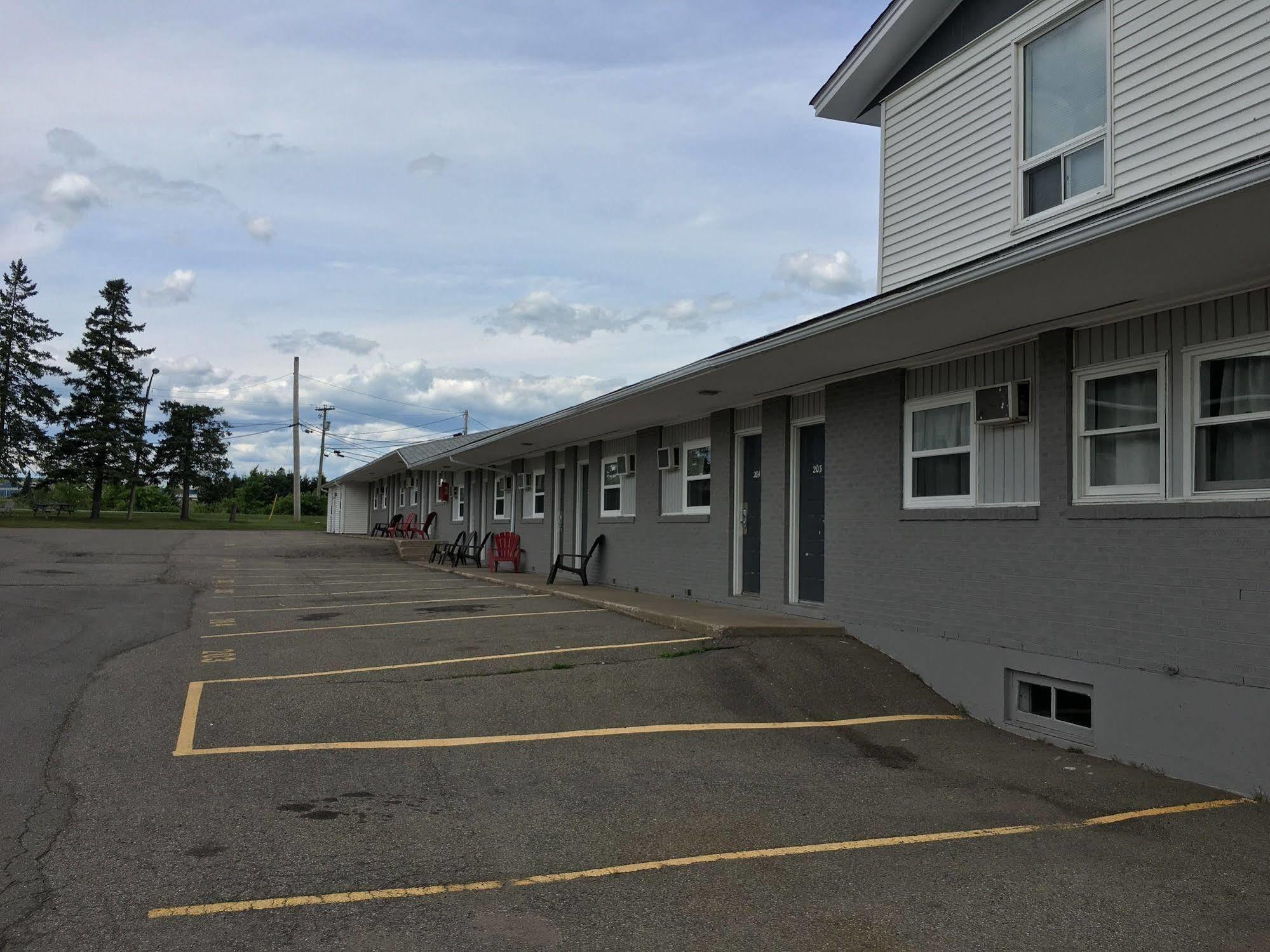 Fairway Inn Съсекс Екстериор снимка