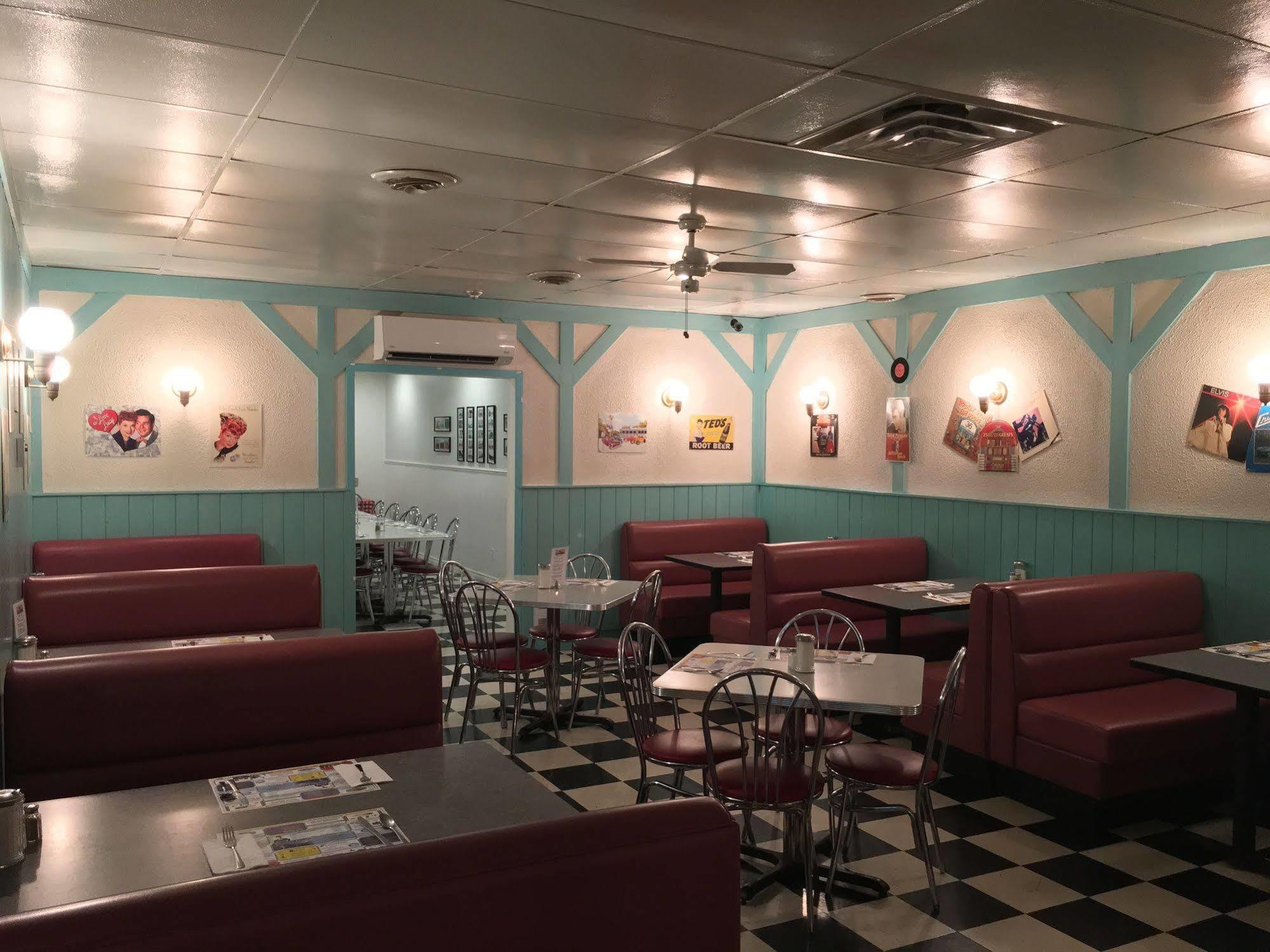 Fairway Inn Съсекс Екстериор снимка