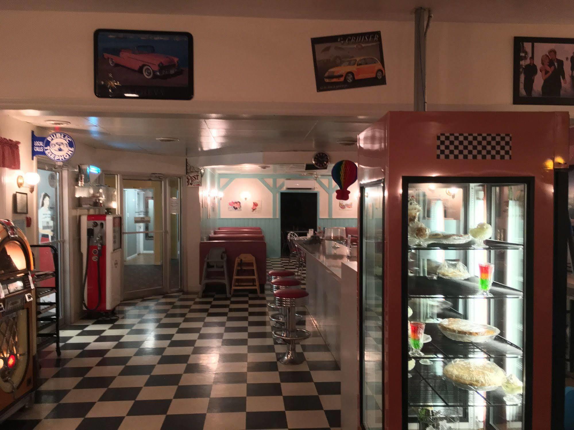 Fairway Inn Съсекс Екстериор снимка