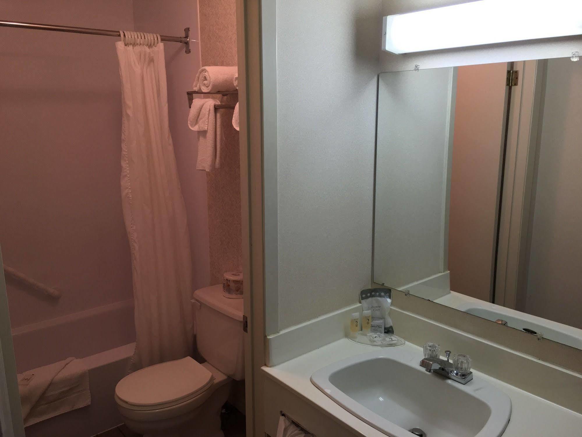 Fairway Inn Съсекс Екстериор снимка